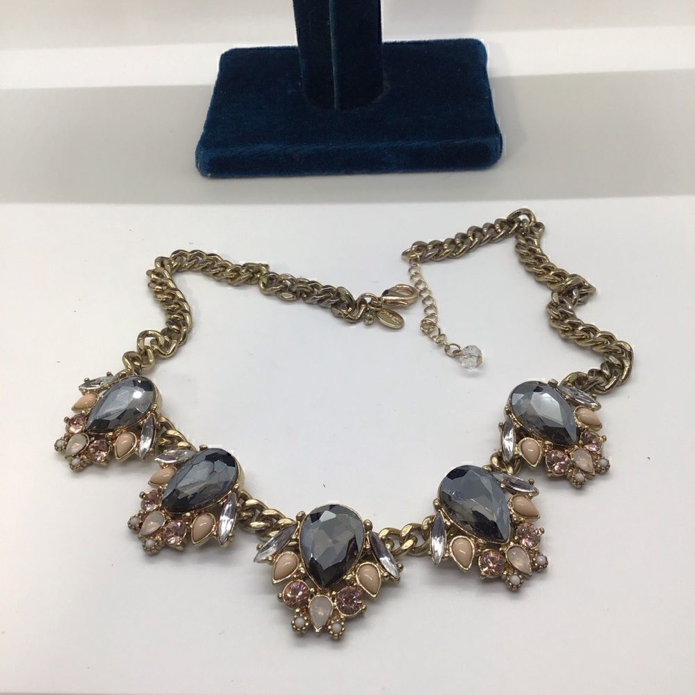 Express Statement Necklace - Picture 9 of 10